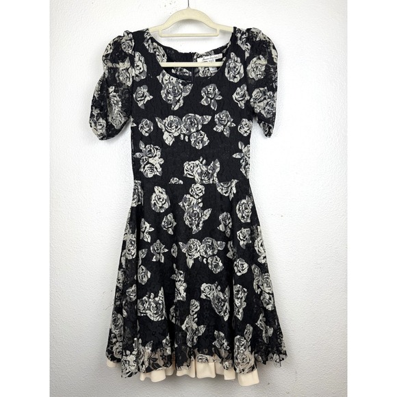 American Rag Cie Dresses & Skirts - American Rag Black and White Rose Print Lace short puff sleeves Dress Size S